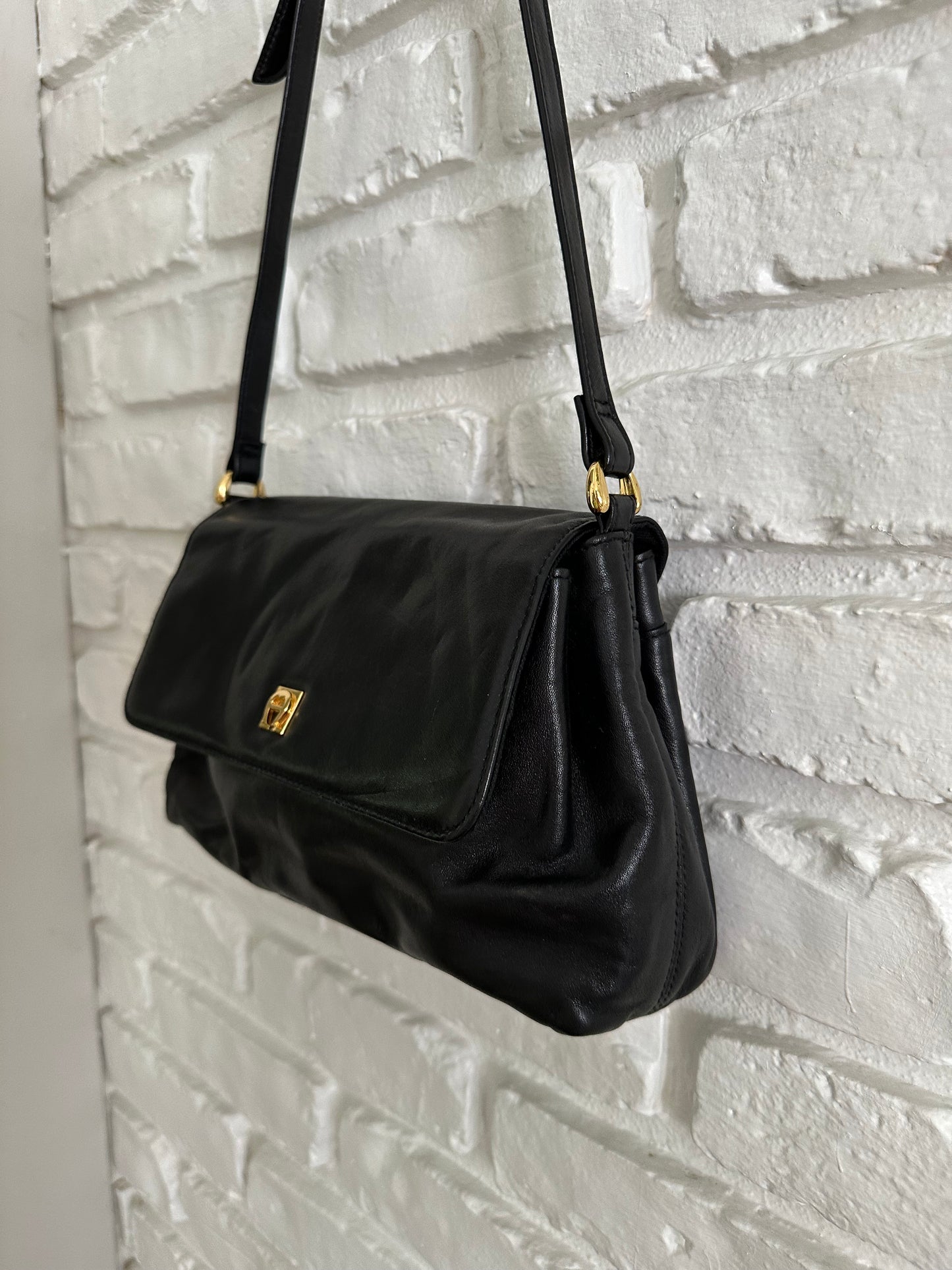 Très Chic Black Leather Shoulder Bag