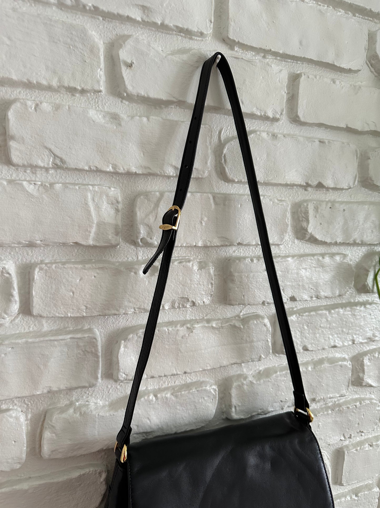 Très Chic Black Leather Shoulder Bag