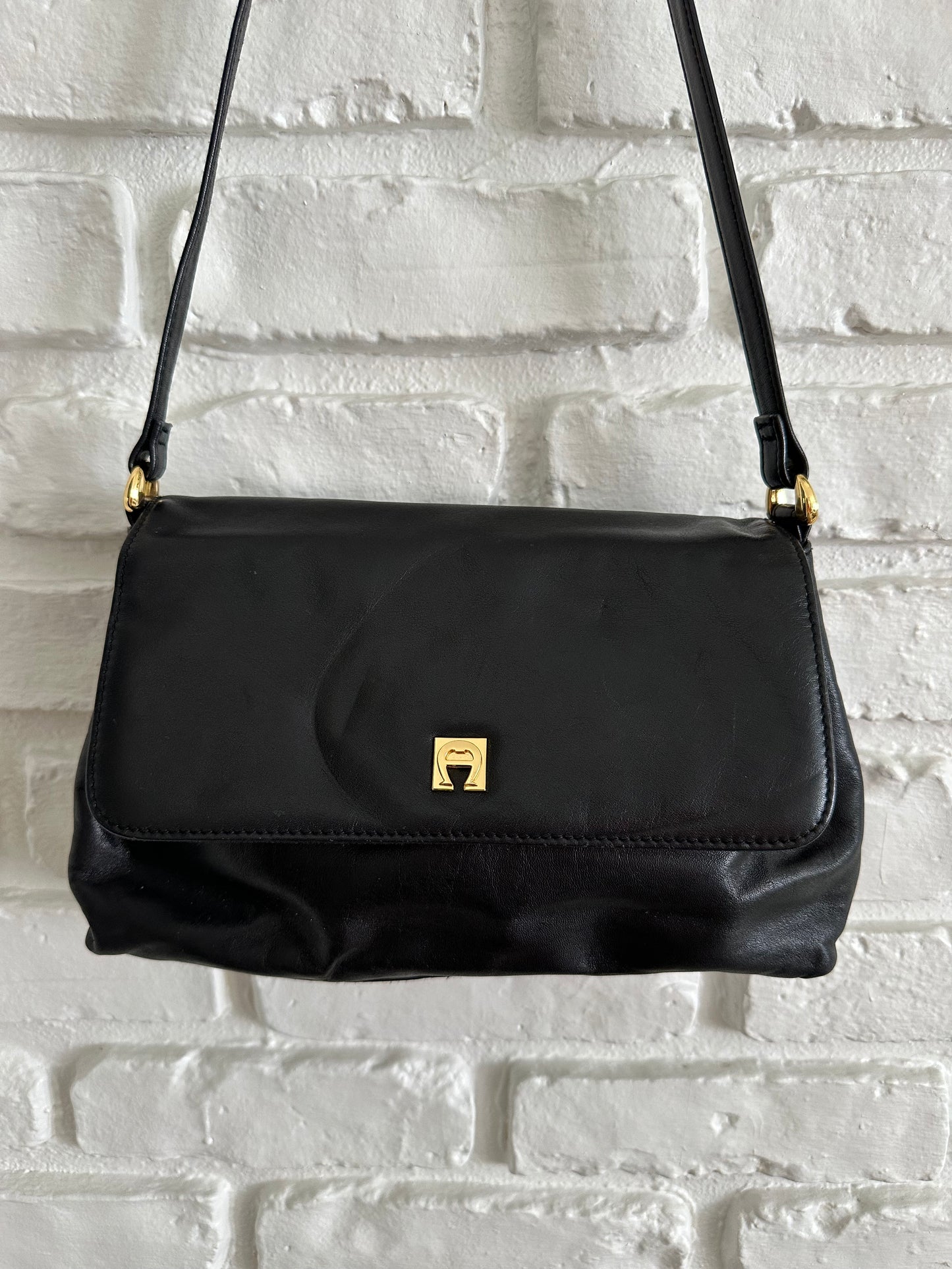 Très Chic Black Leather Shoulder Bag