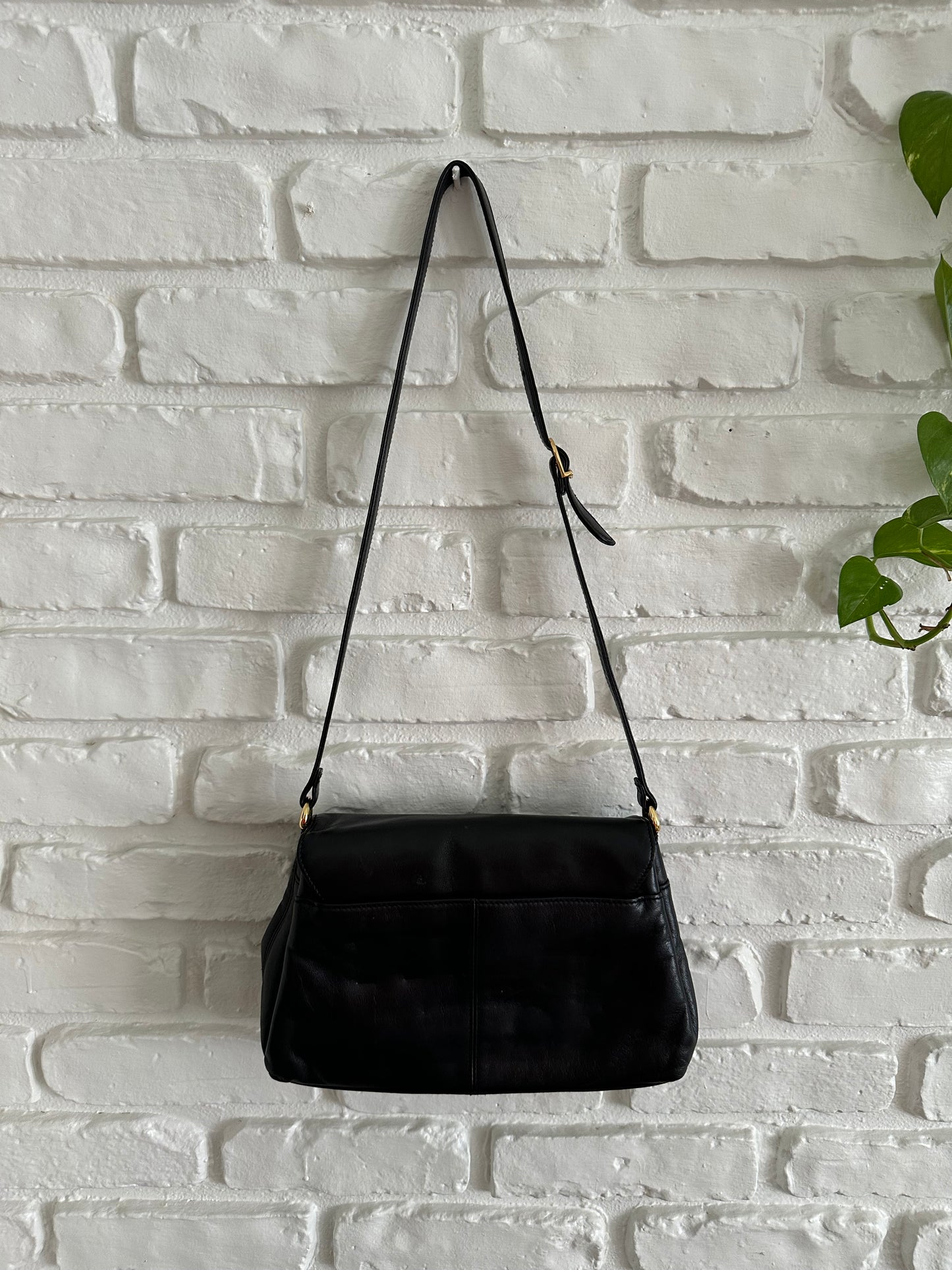 Très Chic Black Leather Shoulder Bag